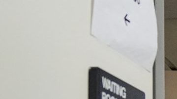 Las audiencias masivas en tribunales de inmigración han coincidido con un aumento récord de las órdenes de expulsión en ausencia durante 2026.