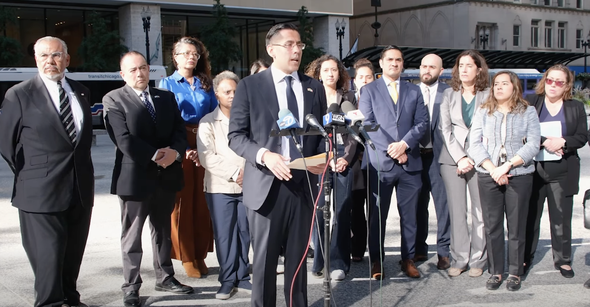 Líderes latinos exigen rendición de cuentas por los abusos de agentes de inmigración contra comunidades de Chicago