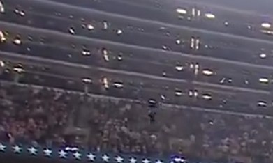 El Mariachi Herencia de México interpretó el himno de Estados Unidos antes del juego de los Chicago Bears y los Philadelphia Eagles, en Soldier Field, el lunes 28 de septiembre. (Captura de video/ESPN-Facebook)