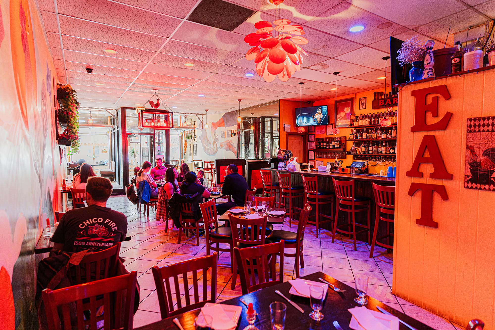 Para los restaurantes latinos de Chicago, compartir comida también es preservar su cultura