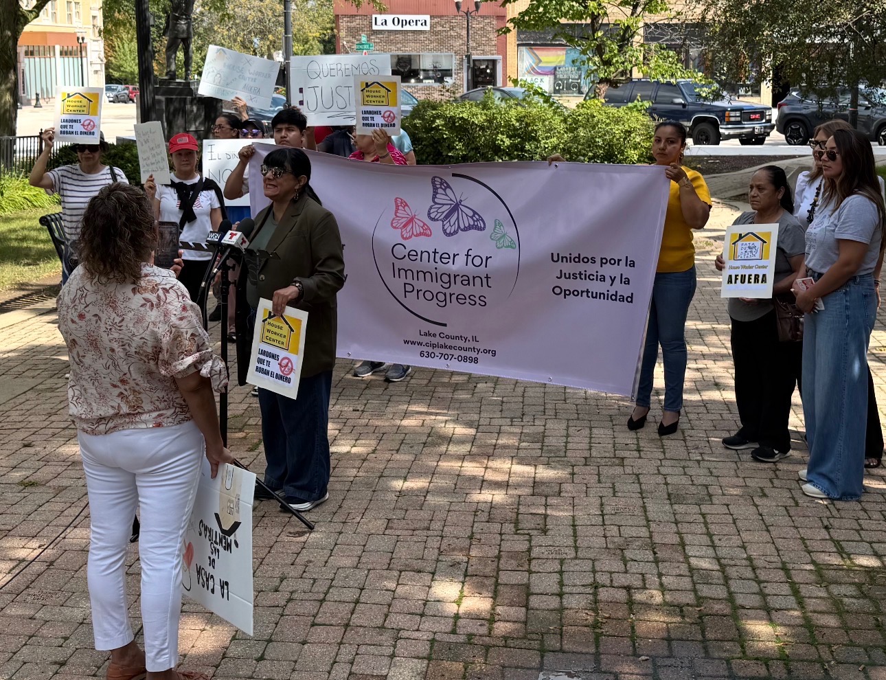 Denuncian que organización en Waukegan cobró a inmigrantes pero no brindó los servicios legales prometidos